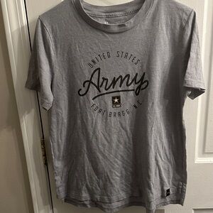 Women’s United States Army Fort Bragg, NC Under Armor gray t shirt size large